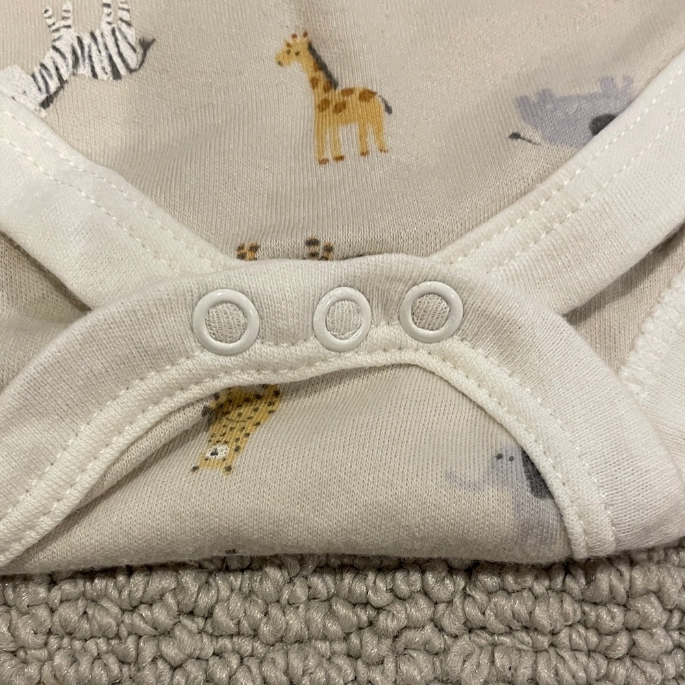 Le Top Bébé brand Cream Safari Print Baby Bodysuit - Picture 4 of 5